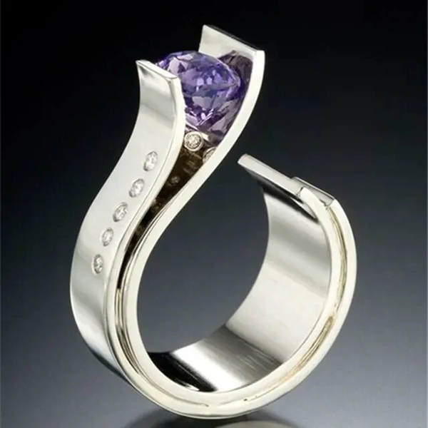 Anillo de Plata Vintage con Zircón Púrpura