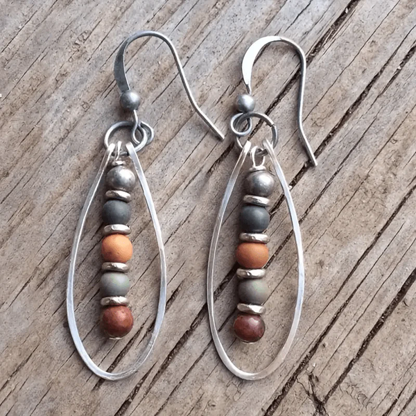 Pendientes de piedra pintados a mano vintage