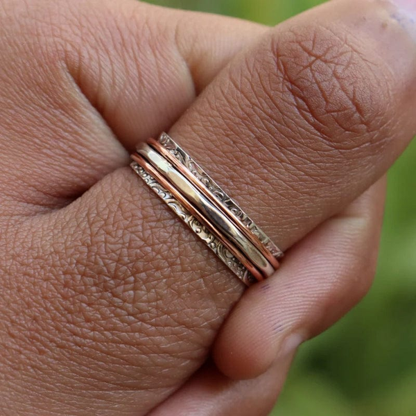 Anillo Clásico Vintage en español es "Anillo Clásico Vintage".