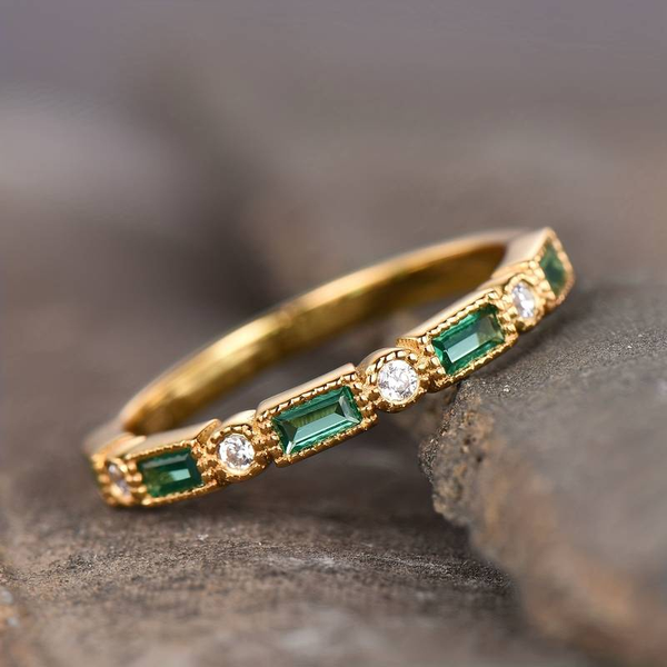 Anillo de Oro con Zirconia Verde Incrustada Vintage