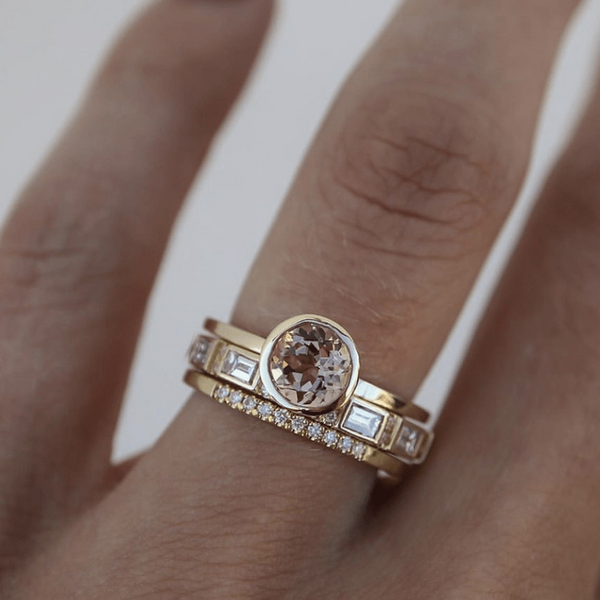 Anillo de Oro con Cristales Ingelegados Elegante